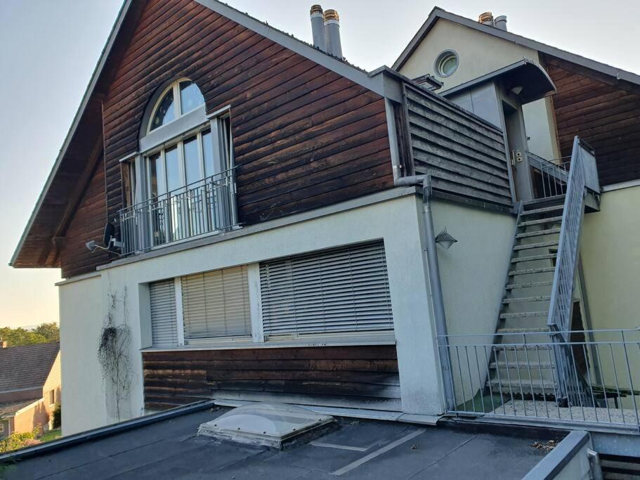 Dachwohnung In Flughafennaehe Kloten Exterior photo
