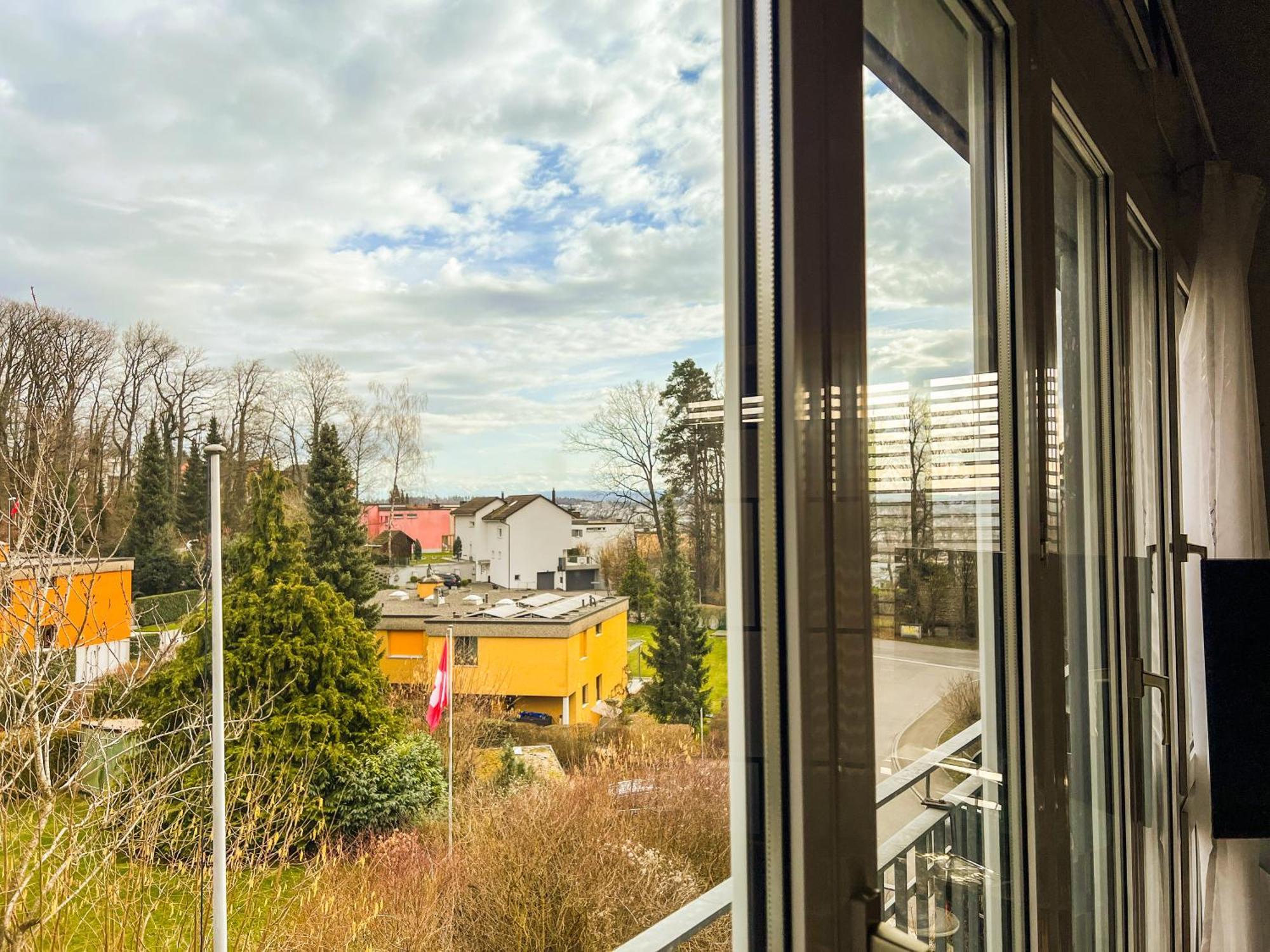 Dachwohnung In Flughafennaehe Kloten Exterior photo